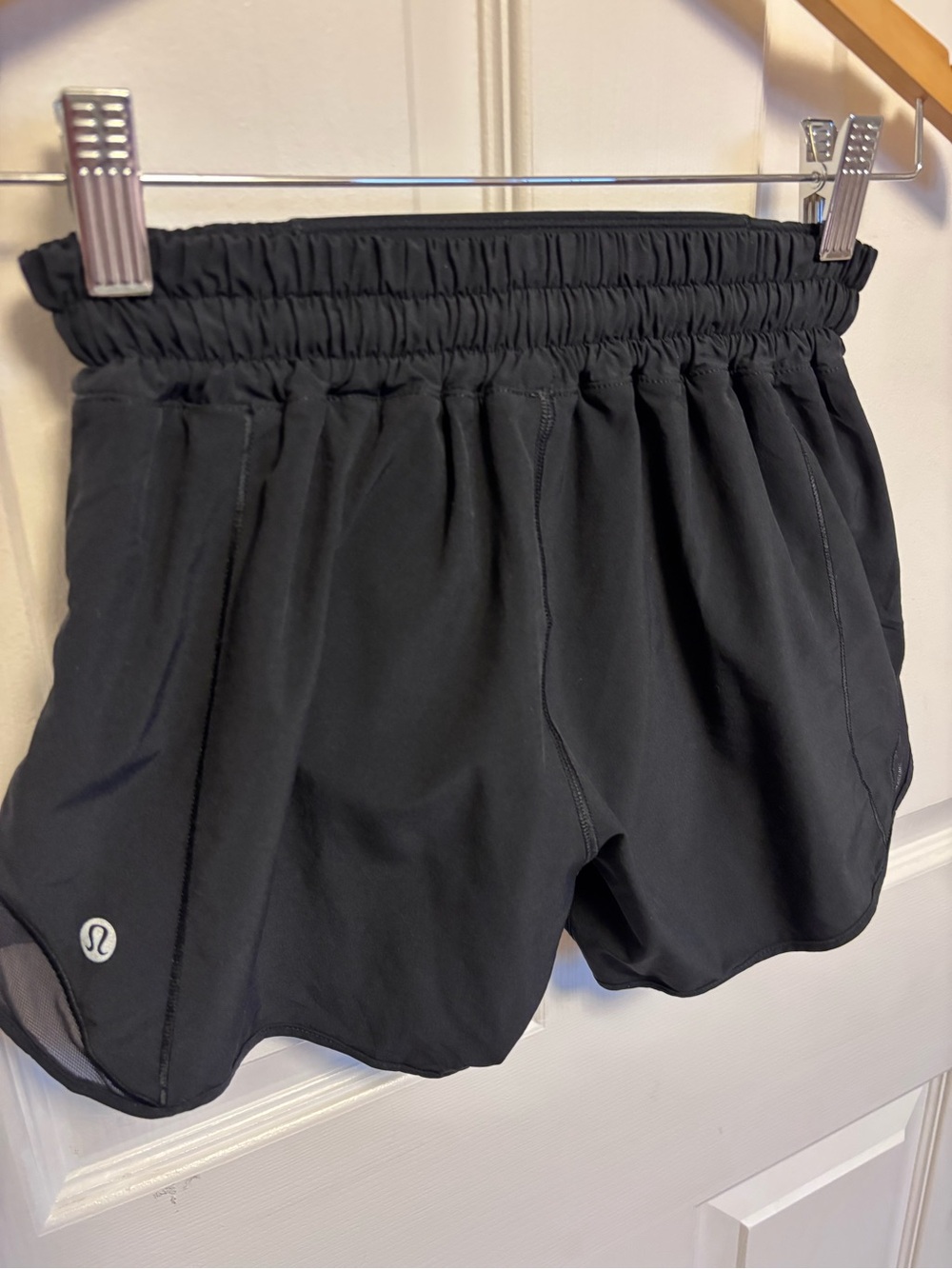 Lululemon Hotty Hot Shorts Low Rise Mesh Lined Track Running Black Size 2